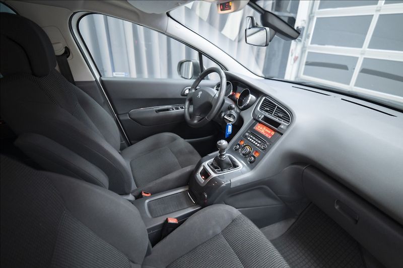 Peugeot 5008 1,6 BlueHDI 7 MÍST NOVÉ V ČR - fotka 7 z 28