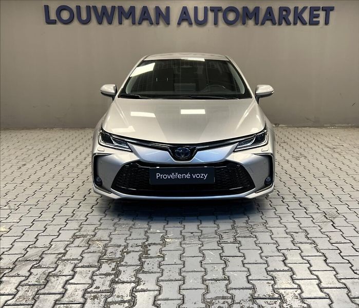 Toyota Corolla 1,8 Hybrid AT Executive  SD - fotka 4 z 17
