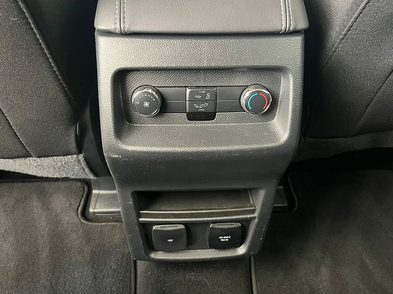 Ford Galaxy 2.0 EcoBlue Titanium 140 kW - fotka 31 z 50