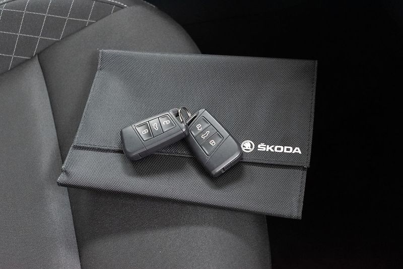 Škoda Karoq 2.0TDI*REZERVACE* - fotka 35 z 44