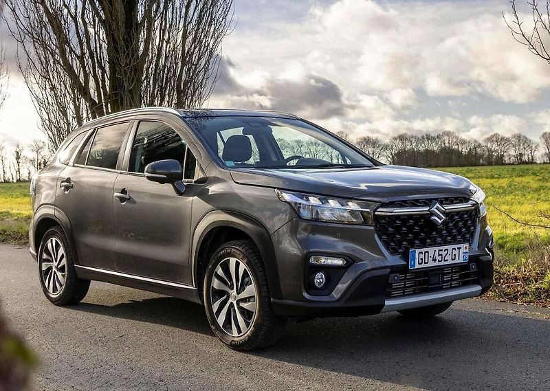 Dostupných modelů s hybridní motorizací na trhu neustále přibývá.