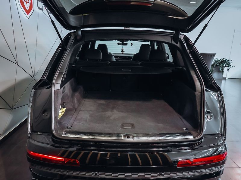 Audi SQ7 4.0TFSI Matrix - fotka 6 z 31