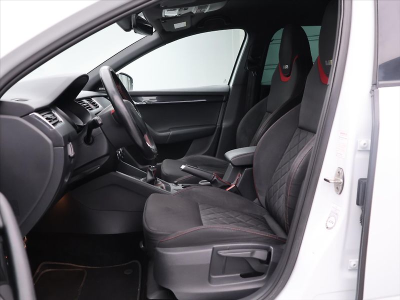 Škoda Octavia RS 2,0 TDI 135kW Aut.klima Nav - fotka 12 z 31