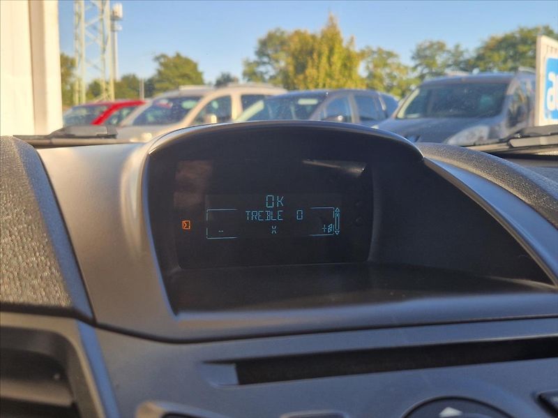 Ford Fiesta 1,2 i 44kW MANUÁL HEZKÝNÁJEZD - fotka 30 z 36