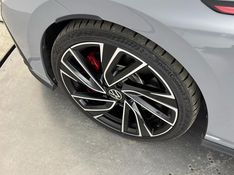 Volkswagen Golf GTI DSG - fotka 27 z 29