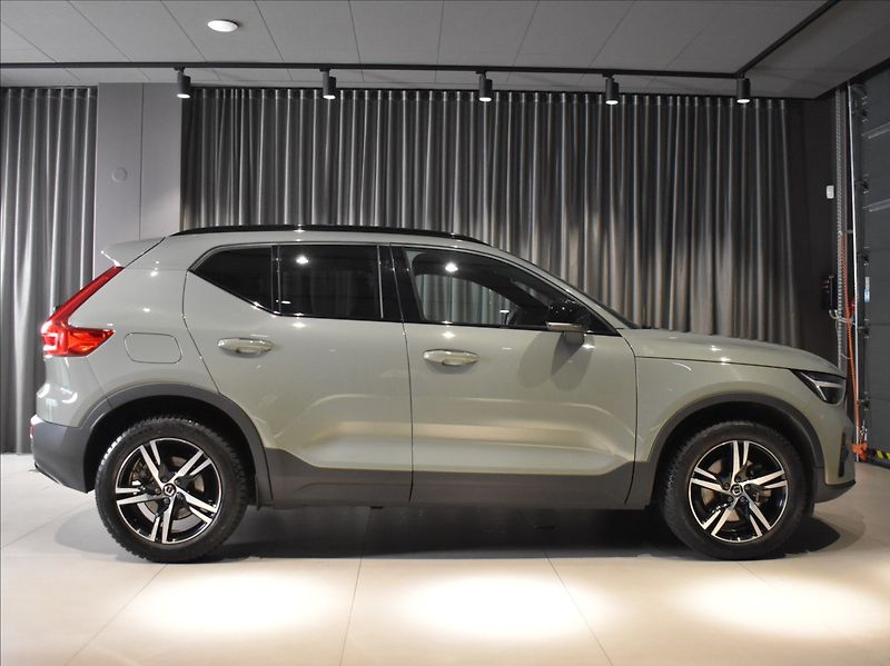 Volvo XC40 2,0 B4 PLUS Dark BLIS,Bezklíč - fotka 3 z 22