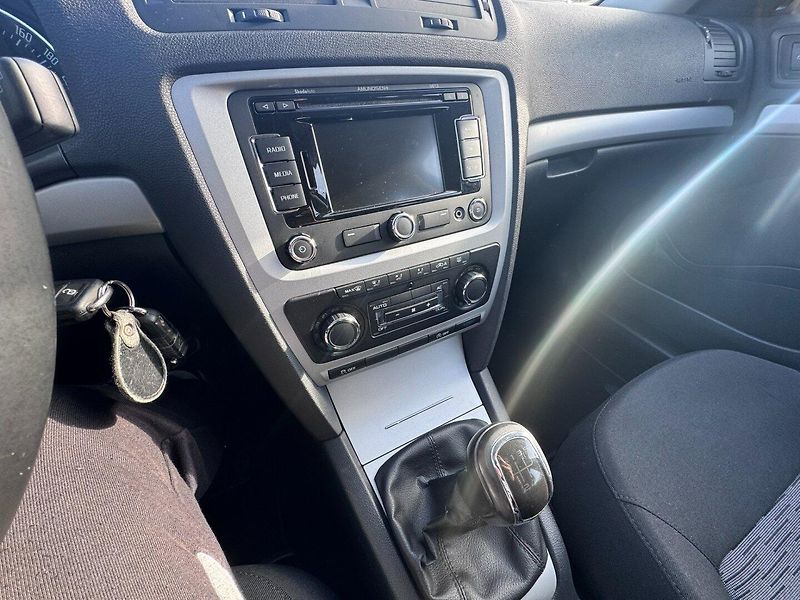 Škoda Octavia (2012) 1,6 TDI 77KW TAŽNÉ SK FACELIFT - fotka 28 z 49
