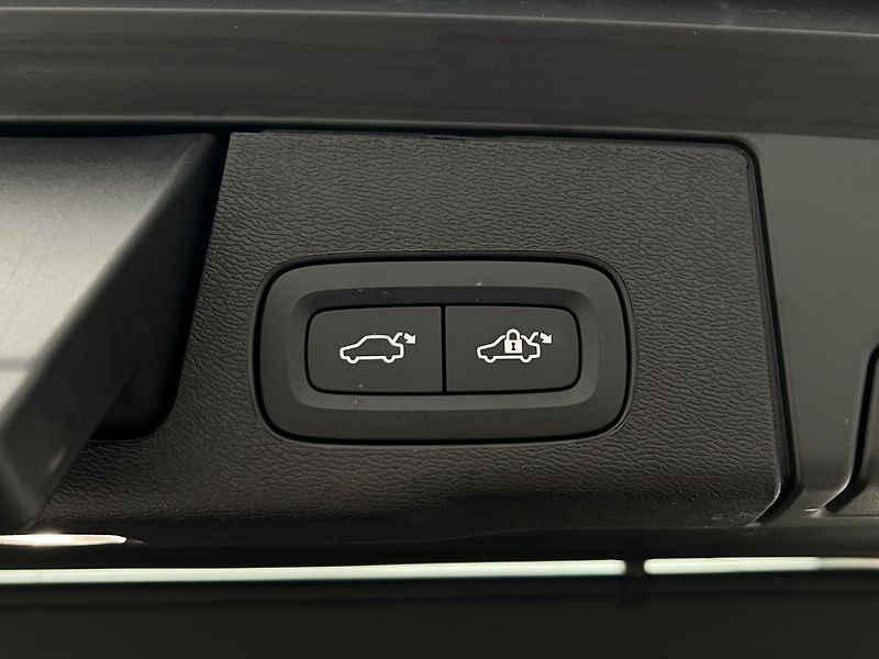 Volvo XC60 B5 AWD PLUS DARK AUT 1.maj. - fotka 44 z 46