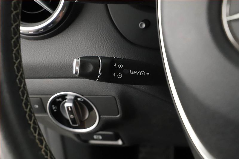Mercedes-Benz GLA (2016) 200 CDI 4MATIC, 4X4 - fotka 15 z 18