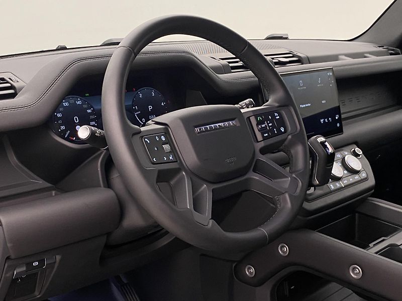 Land Rover Defender 110 D300 X-DYNAMIC SE AWD CZ - fotka 18 z 52