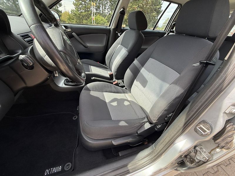 Škoda Octavia (2010) 1,9 TDI TOUR xenon - fotka 7 z 14