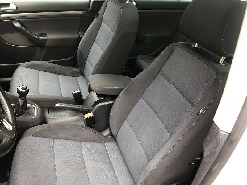 Volkswagen Golf (2011) 2,0TDi STYLE nez. rezervace - fotka 28 z 68