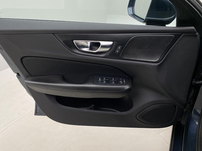 Volvo S60 T4 MOMENTUM AUT  - fotka 7 z 42