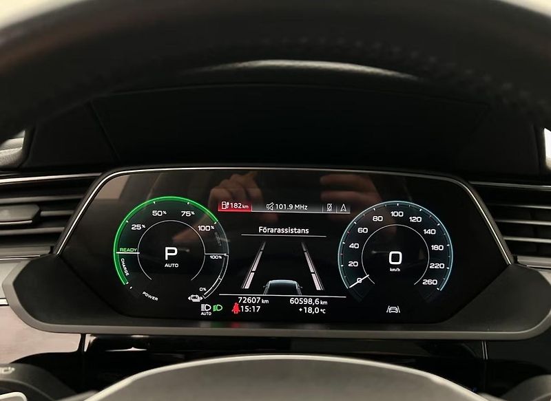 Audi e-tron 55 Quattro 360kam Tažné Pano - fotka 14 z 31