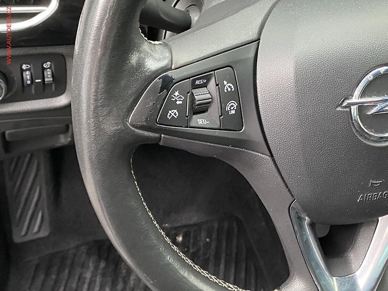 Opel Astra (2021) 1.2 T, Sport, LED, kamera - fotka 13 z 18