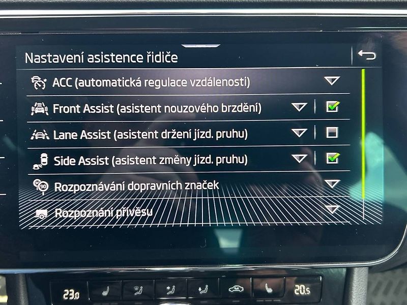 Škoda Superb (2022) kombi 2.0 TDI 7DSG L&K - fotka 9 z 35