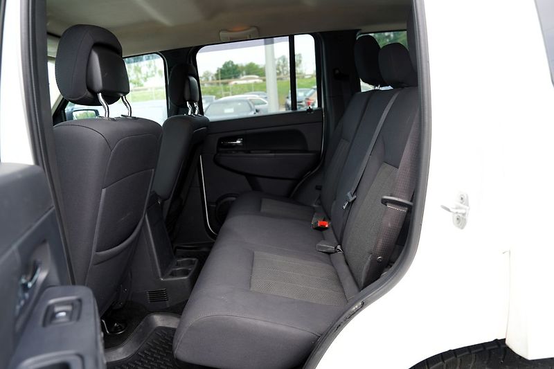 Jeep Cherokee 2.8 CRD L/automat/tažné/klima/ - fotka 29 z 37