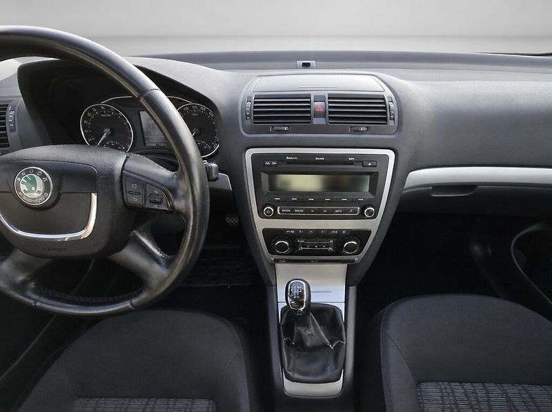 Škoda Octavia (2012) 1.6 TDi 77Kw Elegance - fotka 15 z 23