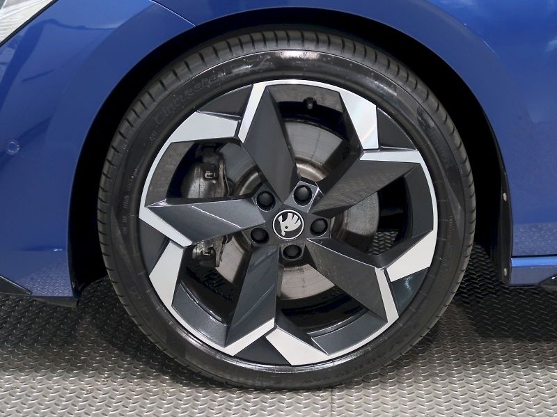 Škoda Superb (2025) SPORTLINE 2.0TDI 142KW 4x4 DSG - fotka 12 z 49