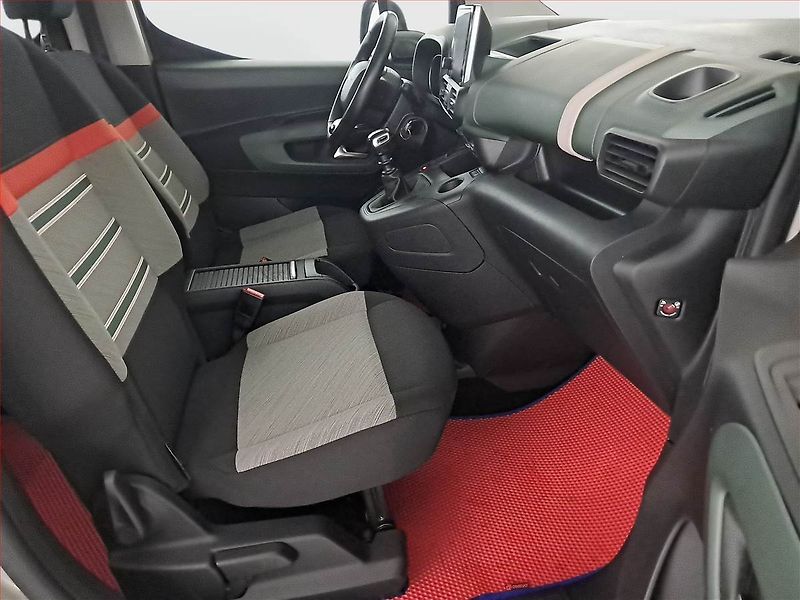 Citroën Berlingo (2019) Feel 1.2 PureTech, 5Míst, ČR - fotka 9 z 16