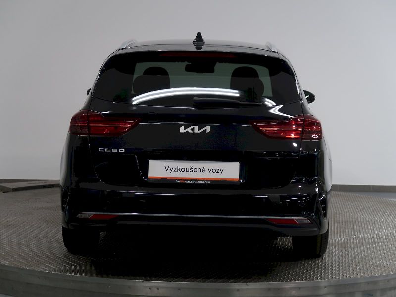 Kia Ceed (2022) SW TOP 1.5T-GDi 118KW - fotka 9 z 33