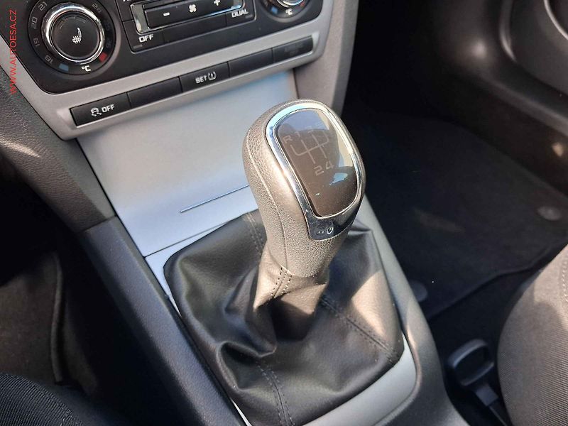Škoda Octavia (2013) 1.6 TDi, Ambition, park.asist - fotka 16 z 17