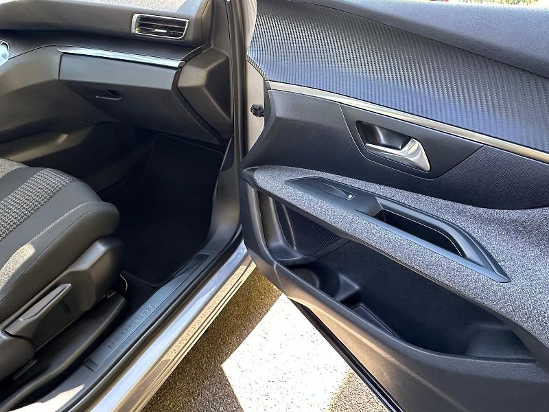 Peugeot 3008 (2018) 1.2/96kW *2.Maj *   - fotka 24 z 42