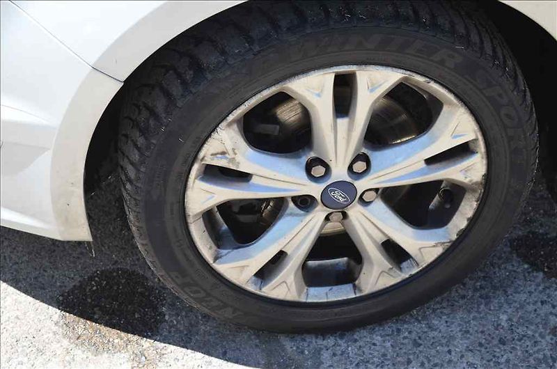 Ford Galaxy (2011) 2,0 TDCI 120KW - fotka 7 z 19