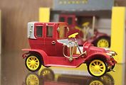Model řady IGRA Old Timer Praga Charon Landaulet v červeném zbarvení