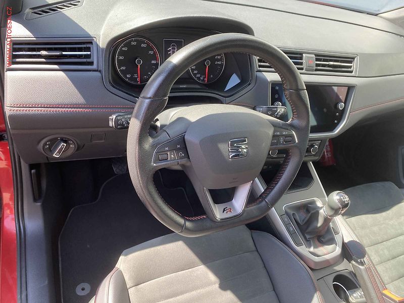 Seat Arona (2019) 1.0 TGi, FR, LED, kamera - fotka 12 z 17