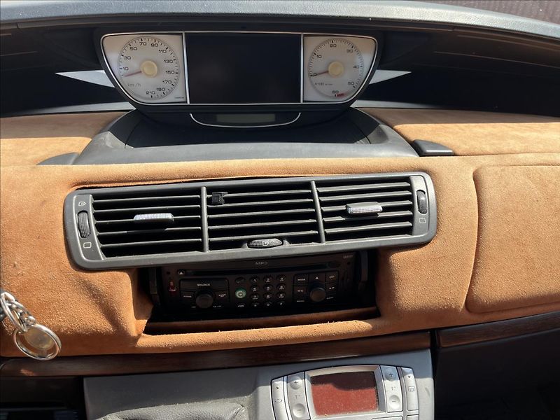 Lancia Phedra 2,0 JTD KLIMA TAŽNÉ STK 7/2028 - fotka 16 z 34
