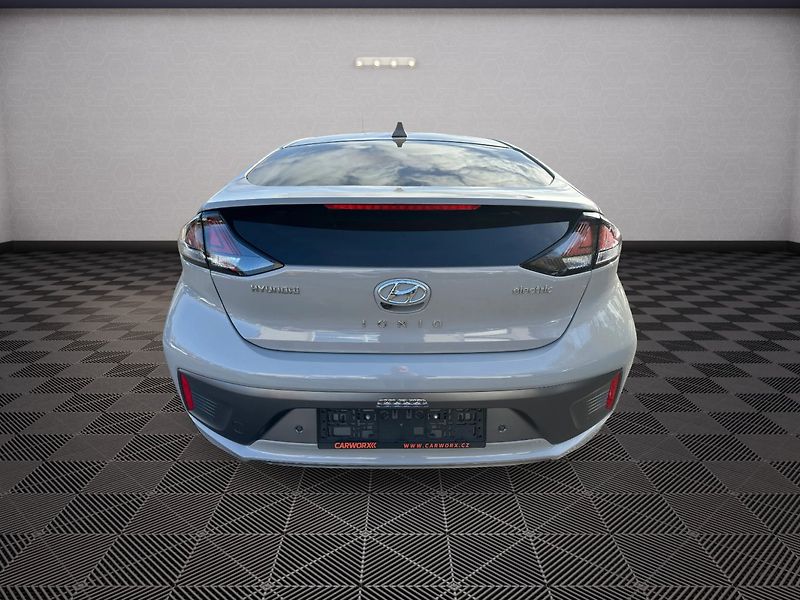 Hyundai IONIQ (2022) 38,3 kWh Level 5 SoH 100% - fotka 6 z 26