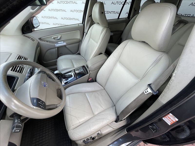 Volvo XC90 2,4 D,136kW,4x4,aut. - fotka 11 z 24