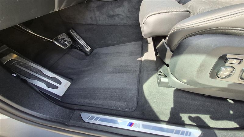 BMW X5 3,0 30d xDrive Msport DPH ČR - fotka 20 z 35