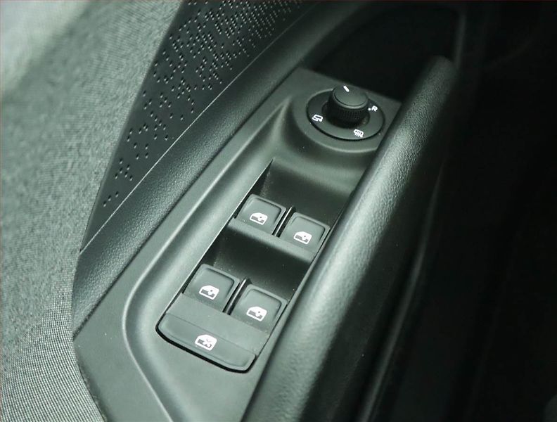 Škoda Enyaq (2023) Suite iV 60 (62 kWh), SoH 90% - fotka 16 z 22