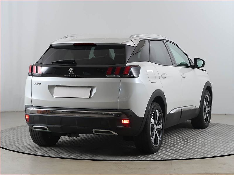 Peugeot 3008 (2019) Allure 1.6 PureTech, Automat - fotka 5 z 17