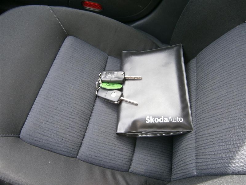 Škoda Octavia 1,6 i 85 KW KLIMA - fotka 10 z 11