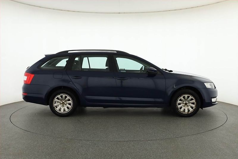 Škoda Octavia (2014) 1.6 TDI, Serv.kniha, Tempomat - fotka 6 z 13