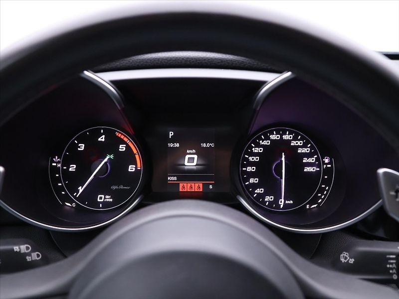 Alfa Romeo Giulia 2,1 JTD 110kW Aut. Navi Xenon - fotka 14 z 33