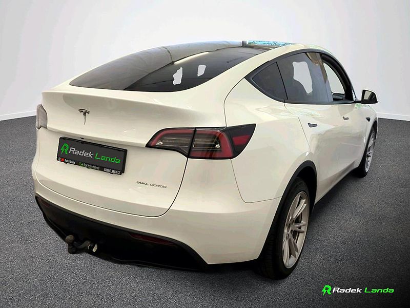 Tesla Model Y (2024) Long Range AWD Berlín | tažné - fotka 4 z 7