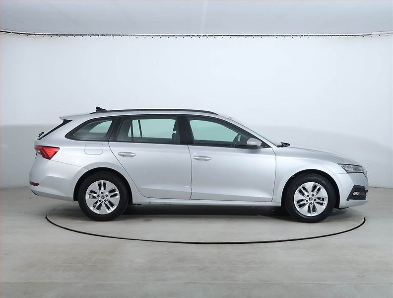 Škoda Octavia (2022) Ambition 2.0 TDI, ČR,1.maj - fotka 6 z 19