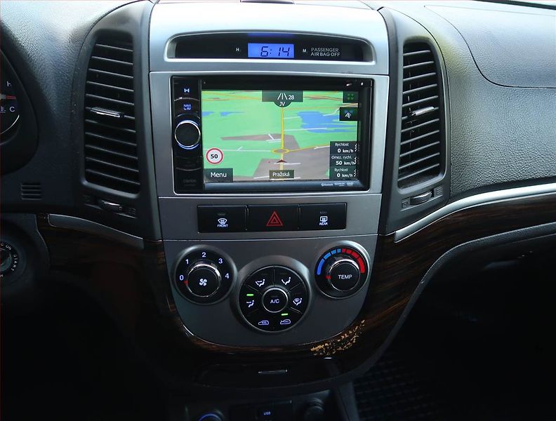 Hyundai Santa Fe (2011) 2.2 CRDi, Serv.kniha, Navi - fotka 12 z 16