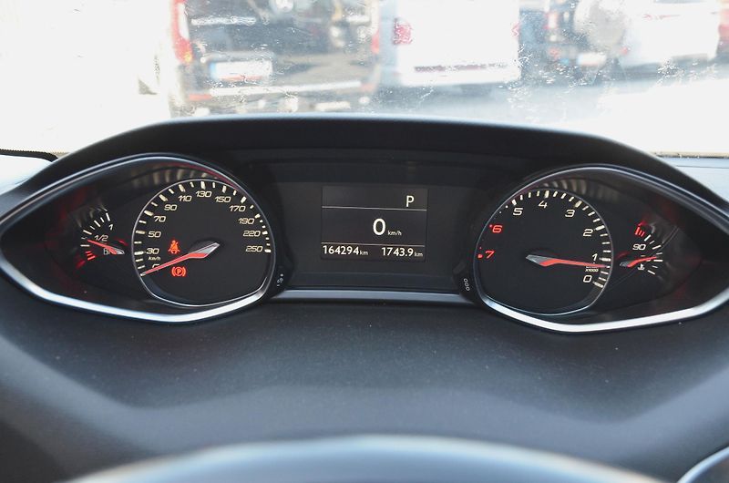 Peugeot 308 (2017) SW 1.2 96kW Allure / AUTOMAT - fotka 25 z 39