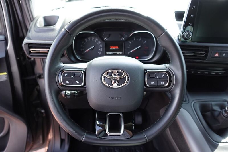 Toyota ProAce City Verso 1,5D-4D M/T Family Long - fotka 17 z 28