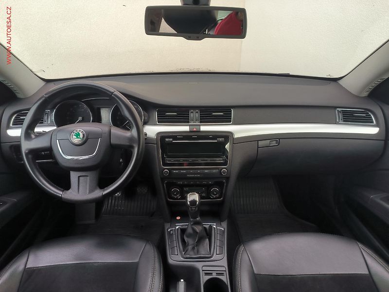 Škoda Superb (2011) 2.0TDi, ČR, Xenon - fotka 8 z 17