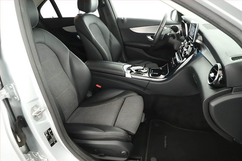 Mercedes-Benz Třídy C (2019) C 220 d 4MATIC - fotka 17 z 19