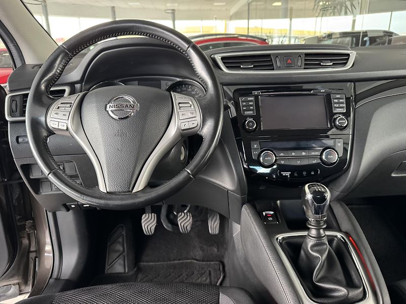 Nissan Qashqai 1,2DIG-T*Navi*Kamera*Tažné*ČR - fotka 9 z 32
