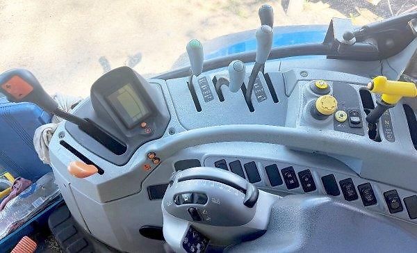 New Holland (2017) T6.175 traktor+nakladač 166HP  - fotka 7 z 10