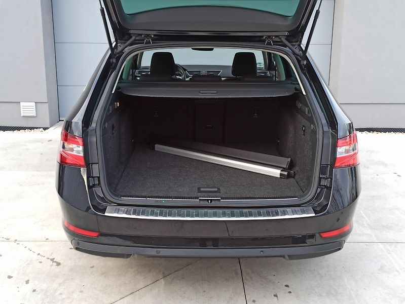 Škoda Superb 2.0TDi 140kW DSG 4X4 AMB - fotka 9 z 27