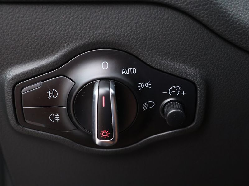 Audi Q5 2,0 TDI 140kW quattro S-Line - fotka 17 z 33